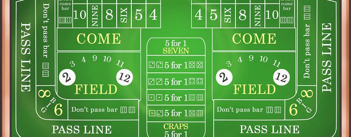 O jogador faz uma aposta em um jogo de dados ou craps em uma mesa em um  clube de pôquer sorte ou fortuna no cassino